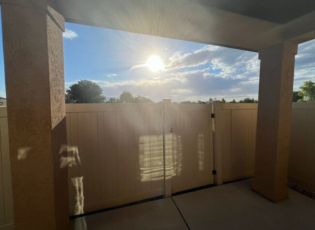 Building Photo - End-Unit Sleepy Ridge Townhome