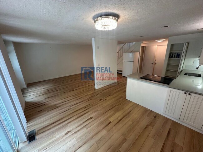 Building Photo - 2840 S Kenton Ct