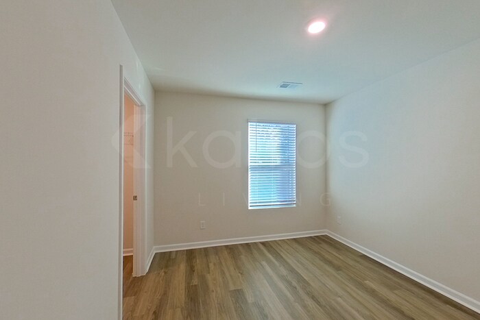 Building Photo - 121 Inez Ave