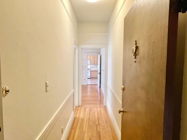 Building Photo - Spacious Studio in the heart of Pacific Heights!  Bonus room!  Laundry! PROGRESSIVE