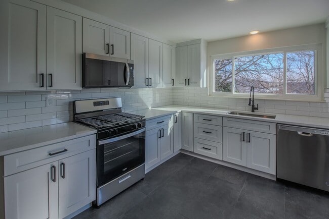 Building Photo - AVAILABLE APRIL 1ST! Do not miss this STUNNING 3-bedroom in Penn Hills!