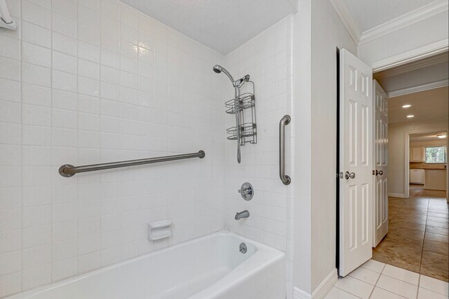 Building Photo - 1746 Cloister Dr