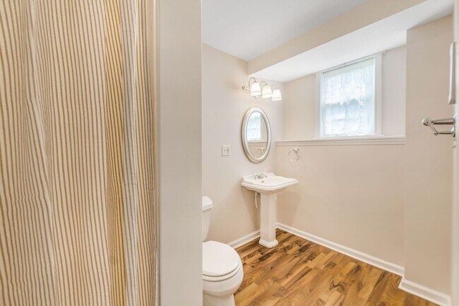 Building Photo - Asheville Rental!