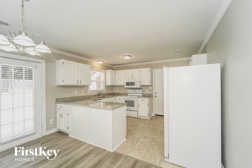 Building Photo - 8507 Beechbrooke Rd