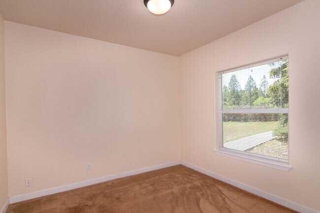 Building Photo - **Coming Soon** 3 Bed 2 Bath Manufactured Home on Acreage west of Spokane 12 minutes