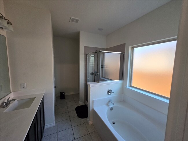 Building Photo - 2932 Desert Lily Ln