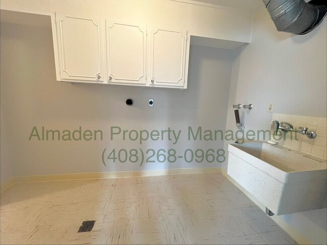 Building Photo - Newly Remodeled Tri-level Home! New Paint & No Carpets!