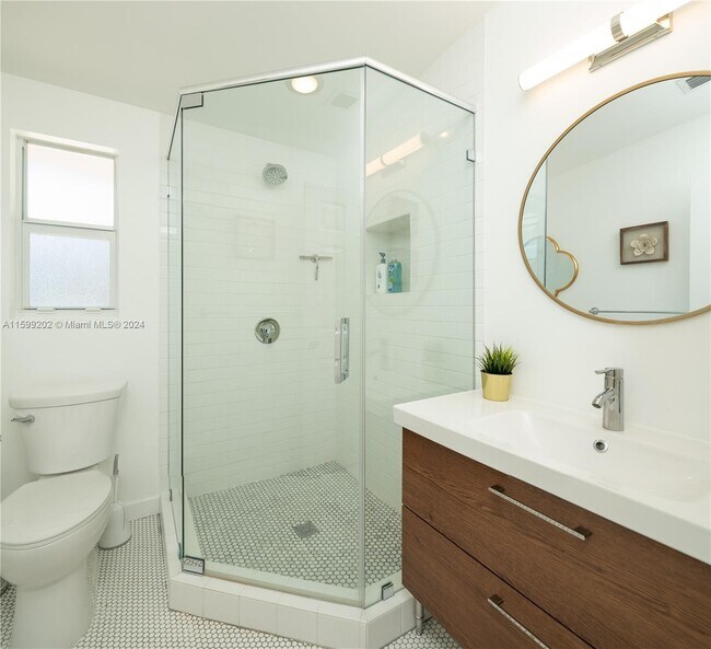 Building Photo - Northeast 132nd Street, North Miami, FL 33...
