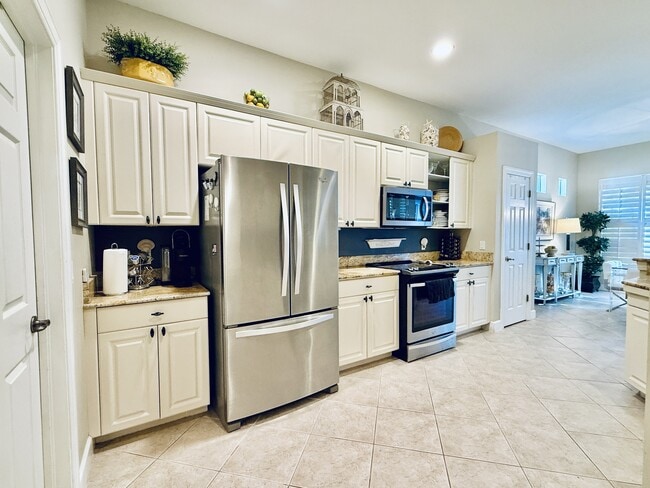 Building Photo - 16156 Parque Ln
