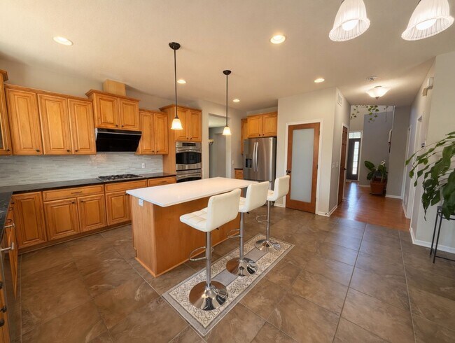 Building Photo - Rare executive rental in chanhassen! 5 beds no upgrade left behind!!!