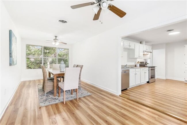 Building Photo - 513 W 13th Ave