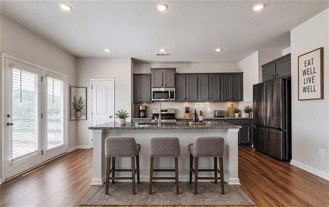 Building Photo - 118 Briarwood Dr E