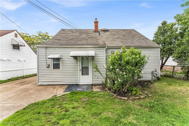 Building Photo - 26450 Drakefield Ave