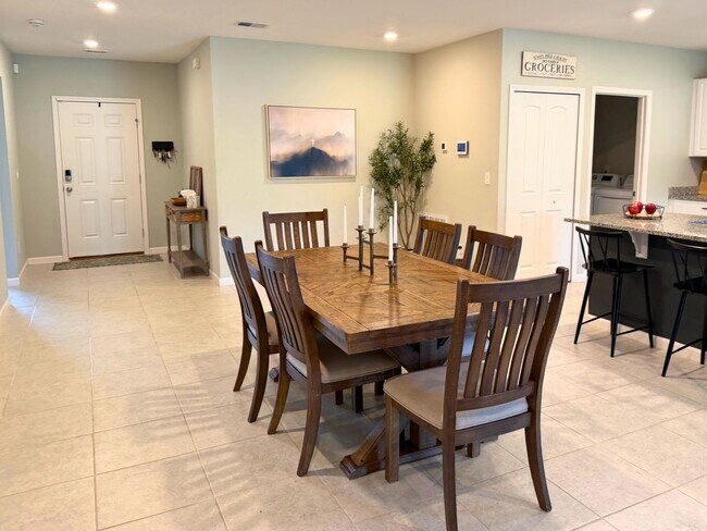 Building Photo - 4/2 open floor plan!