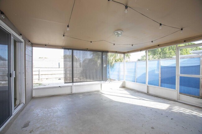 Building Photo - 11214 Linden Ln