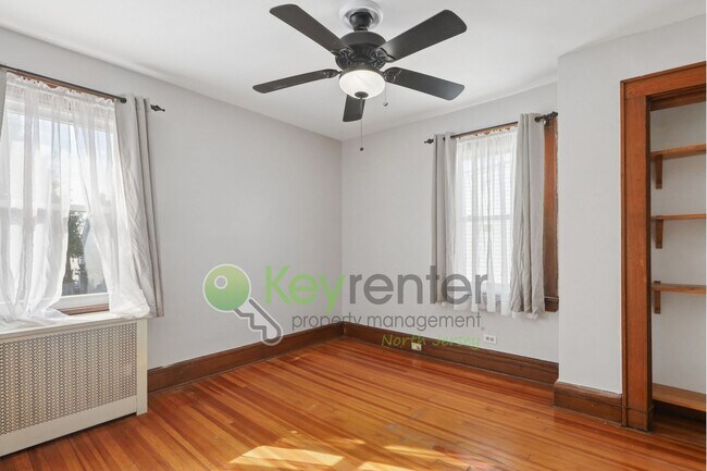 Building Photo - Spacious 4BR Single-Family Home with Garage, Driveway & Fenced Yard in Kearny