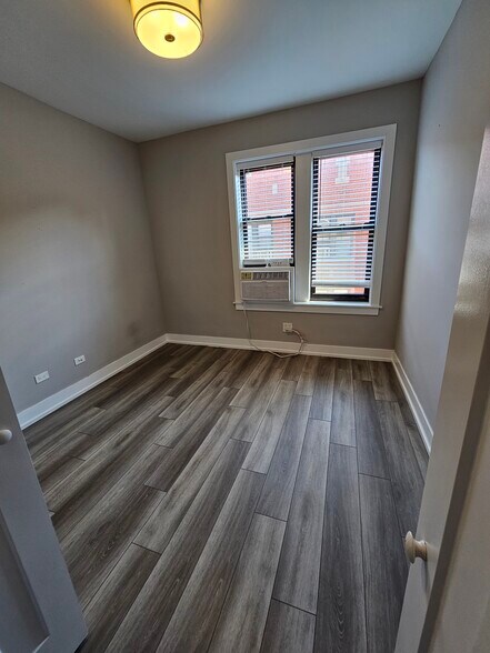 Building Photo - 3931 N Janssen Ave