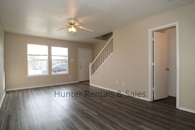 Building Photo - Charming Killeen Towhhouse