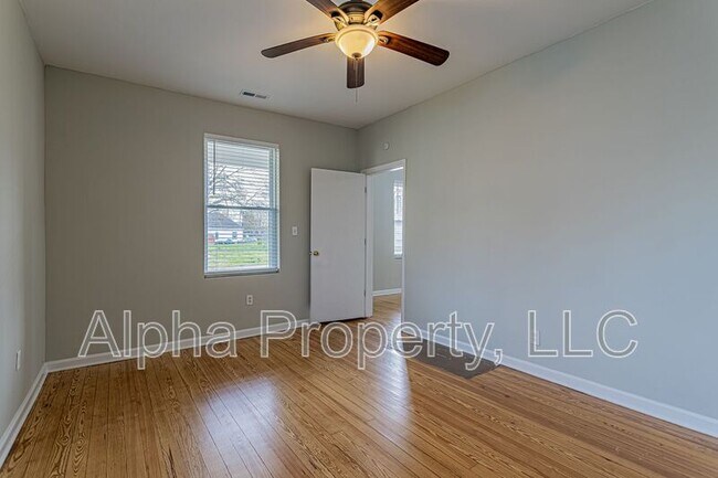 Building Photo - 10 Montana St