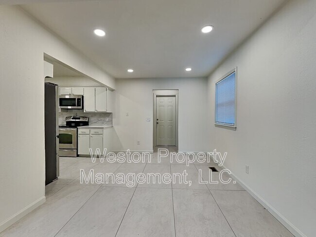 Building Photo - 8708 Cord Ave