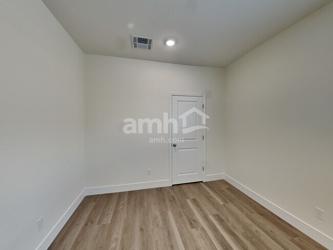 Building Photo - 505 Silverbell Fls Pl
