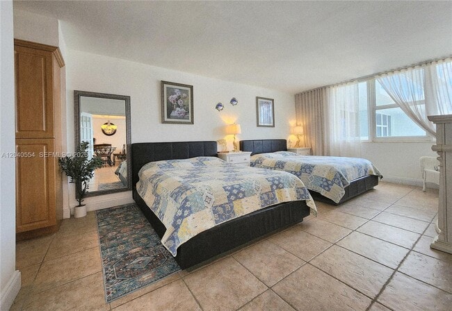 Building Photo - 2030 S Ocean Dr