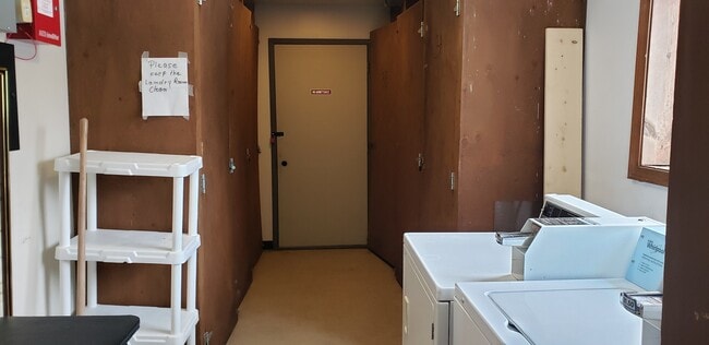 Building Photo - 1203 Whispering Hills Ct