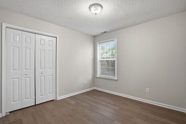 Building Photo - RANCH HOME with 3 bedrooms and 2 baths-CONVENIENT LOCATION