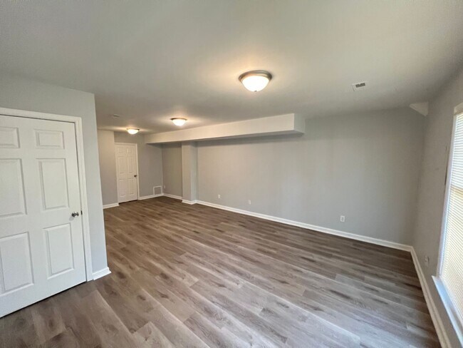 Building Photo - 3 Bedroom Townhouse Near Downtown Durham