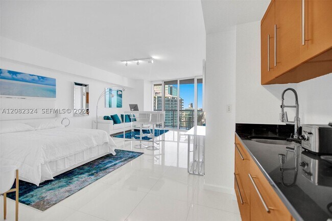 Building Photo - 475 Brickell Ave