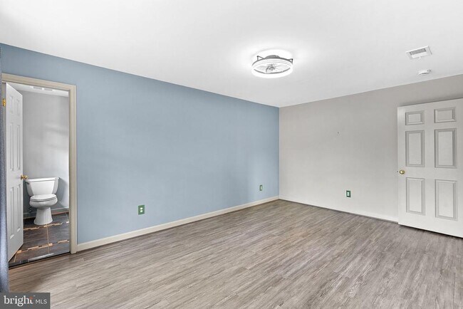 Building Photo - 19451 Youngs Cliff Rd