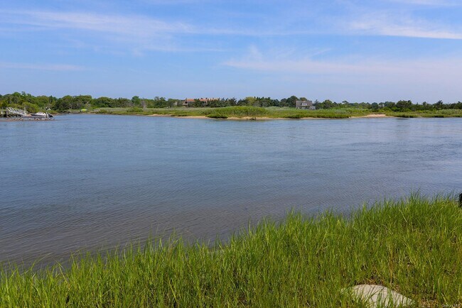 Building Photo - 115 Dune Rd