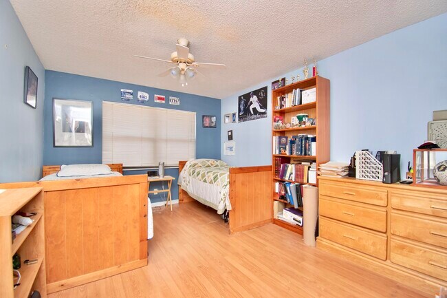 Building Photo - 6640 Thornhill Ct