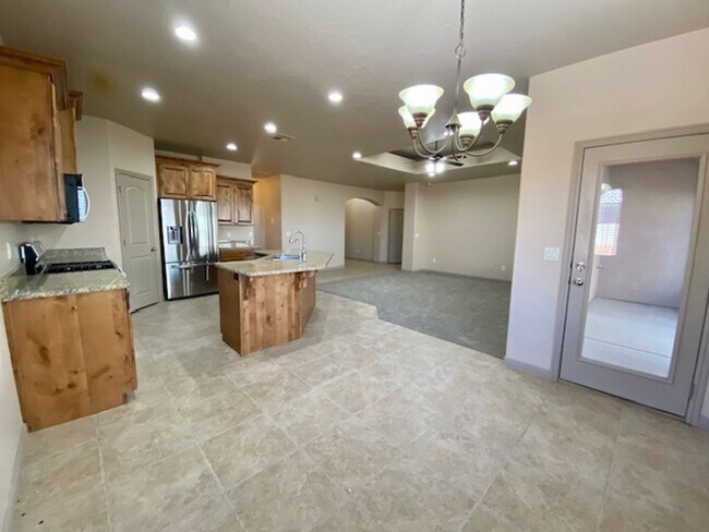 Building Photo - SPACIOUS HURRICANE HOME FOR RENT