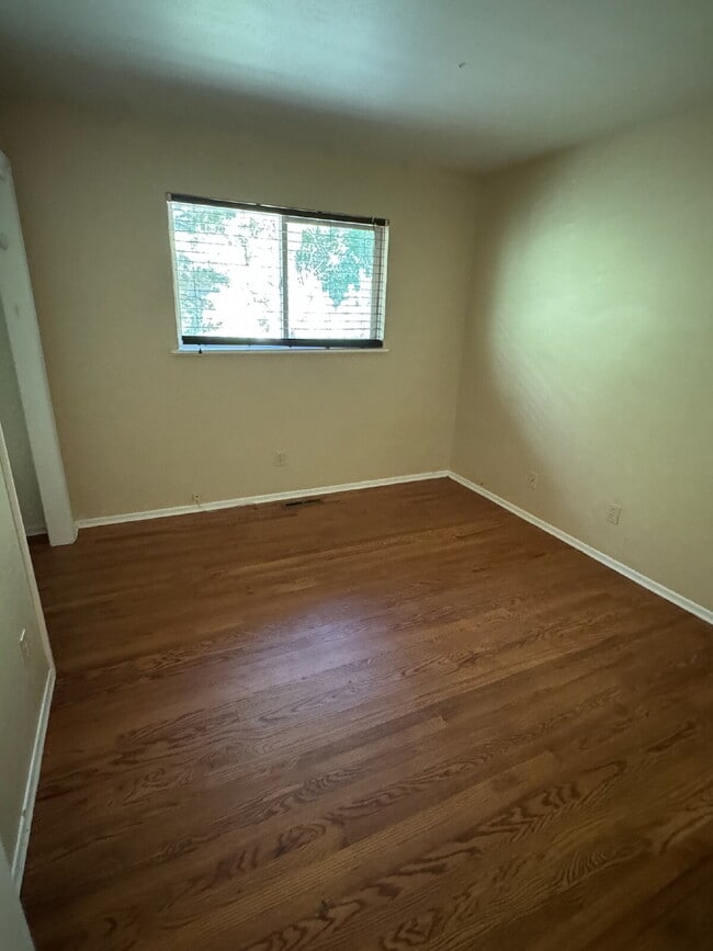 Building Photo - 1280 Linden Ave
