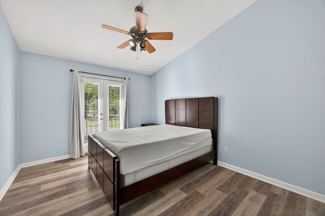 Building Photo - Windsor Pointe Condo