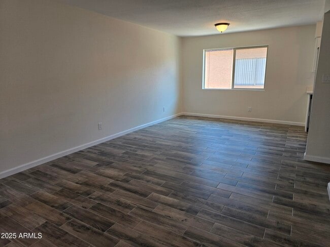 Building Photo - 715 N Arrowhead Dr