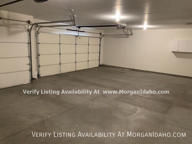 Building Photo - 3014 N High Desert Wy