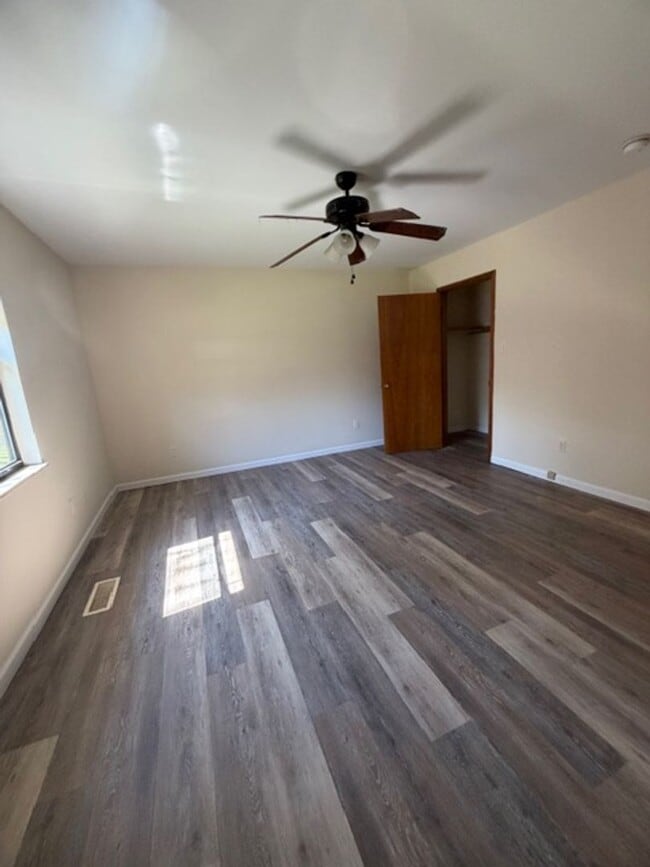 Building Photo - 2 Bedroom Duplex close to I -140 Contact Debra Johnson (865) 591-8281