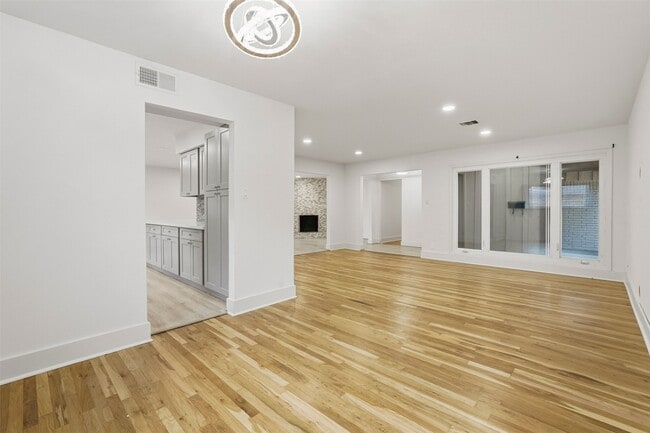 Building Photo - 1219 Wisterwood Dr