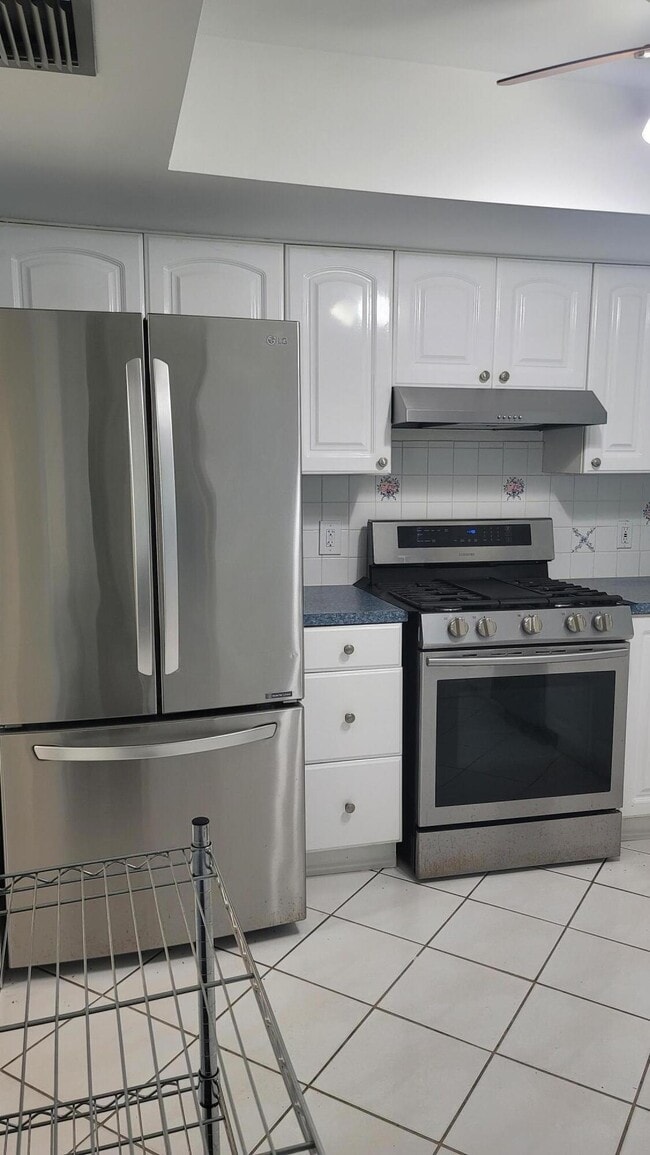 Building Photo - 2590 NW 98th Ave