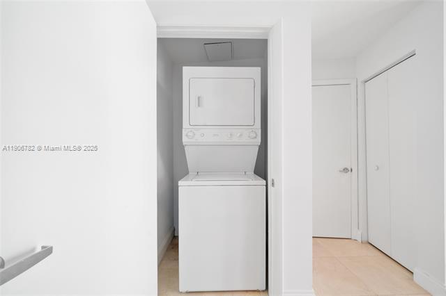 Building Photo - 6515 Collins Ave