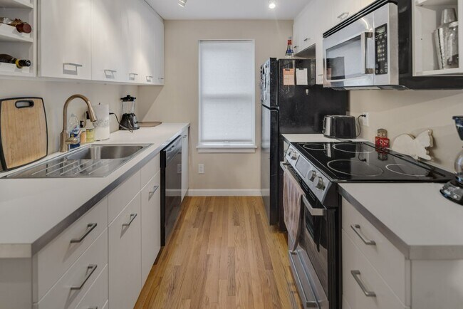 Building Photo - 233 Forest Home Dr