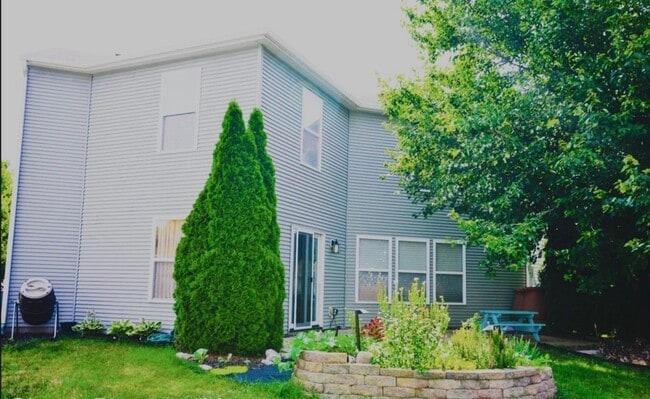 Building Photo - SPACIOUS 2 STORY HOUSE