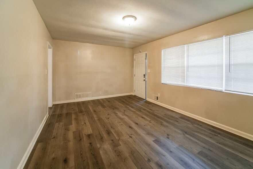 Building Photo - 3946 Creel Dr