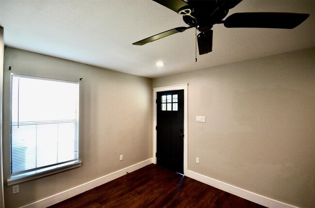 Building Photo - 4735 Redbud St