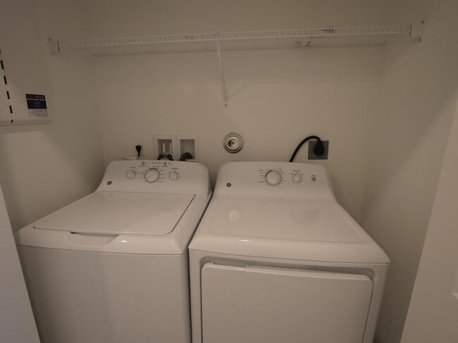 Building Photo - 206 SE Woodbark St