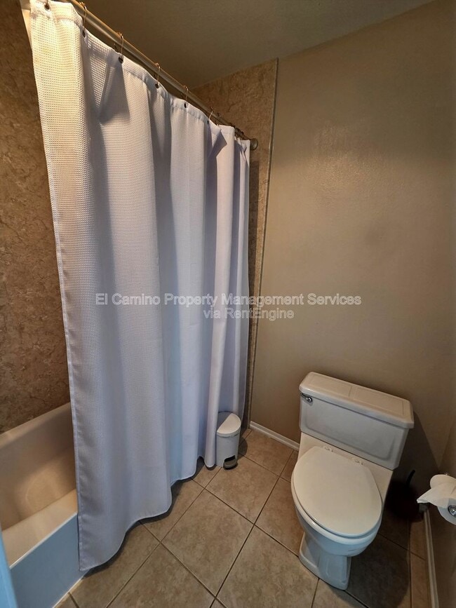 Building Photo - 2520 Graham Ave