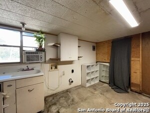 Building Photo - 1305 San Jacinto St