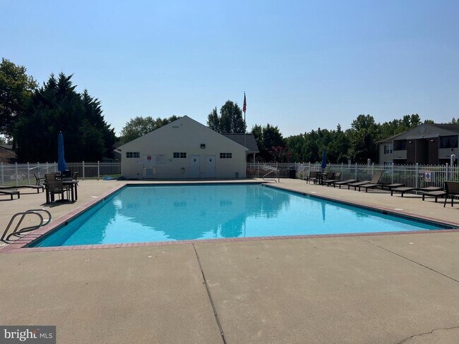 Building Photo - 38 White Pine Cir